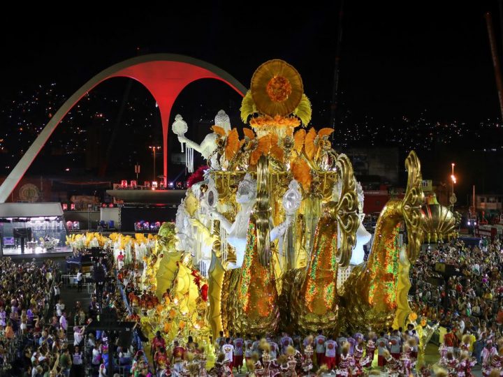 Rio e São Paulo adiam desfile de carnaval para feriado de Tiradentes