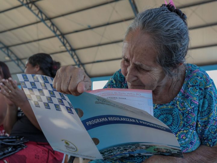 Porto Velho: Mais de 90 escrituras são entregues a moradores do bairro Rosalina de Carvalho  