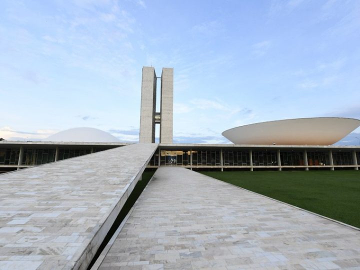 Mais de 9 mil candidatos disputam uma vaga de deputado federal nas eleições de outubro