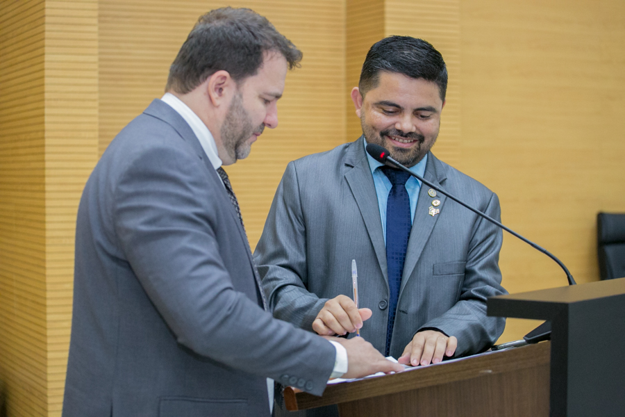 Jesuíno Boabaid toma posse em sessão da Assembleia Legislativa desta terça-feira