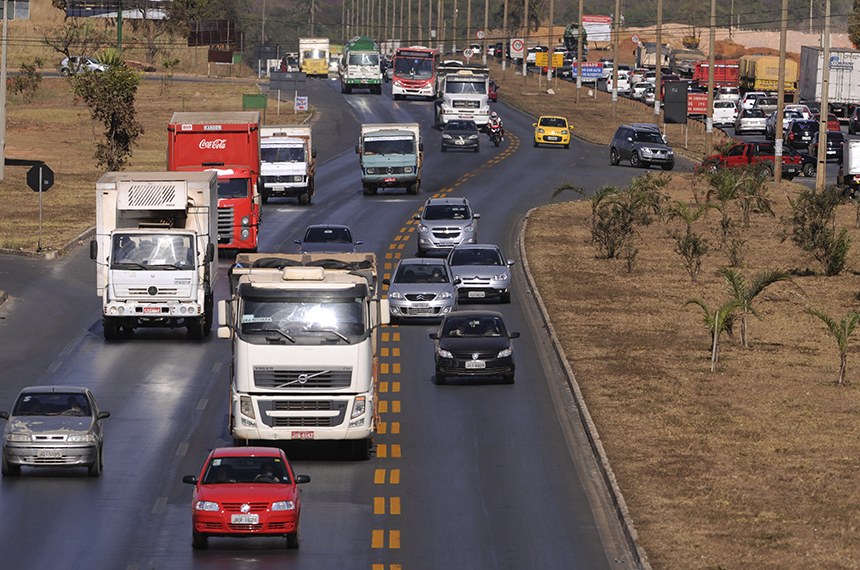 Sancionada com vetos programa de renovação de frota de ônibus e caminhões