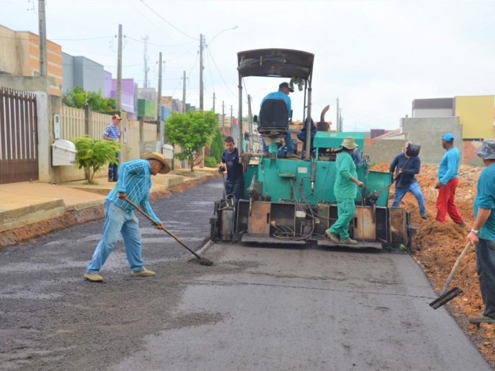 Ariquemes: Prefeitura conclui pavimentação da Rua Pássaro Preto