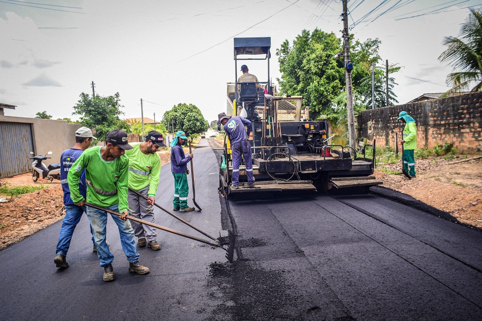 Ji-Paraná: Ruas do bairro Jardim Presidencial recebem pavimentação