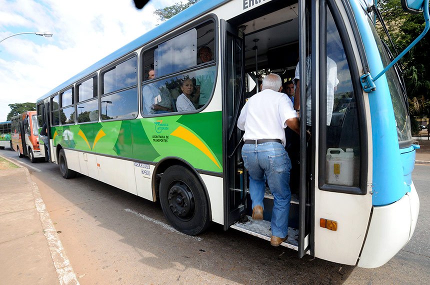 Prorrogada MP que libera crédito para locomoção de idosos em transporte público