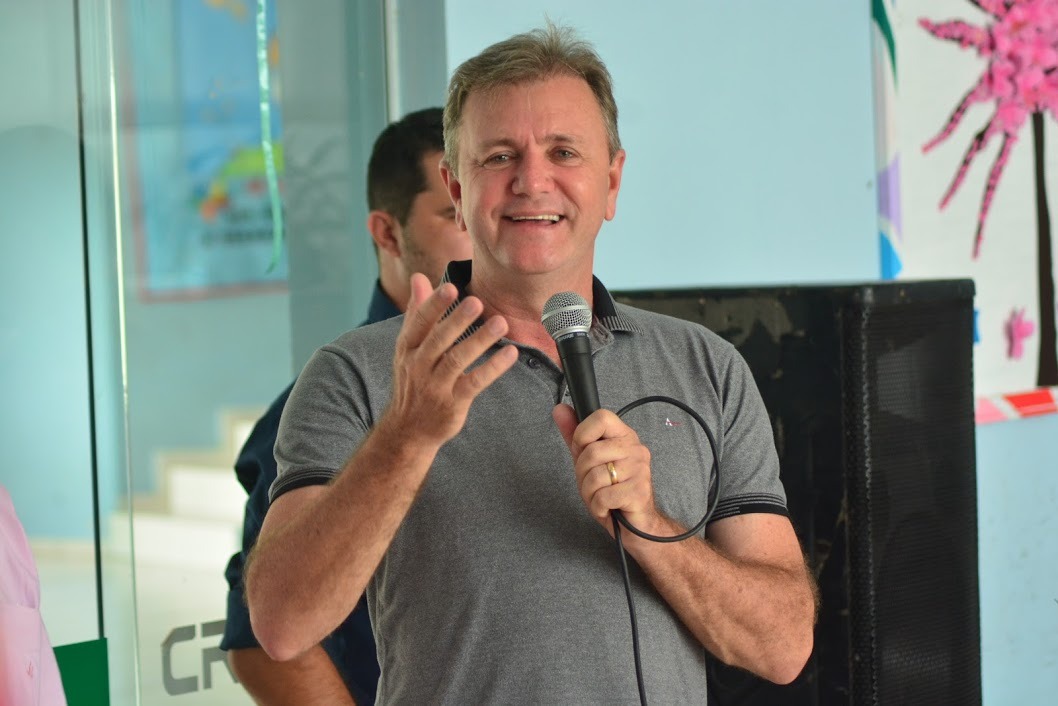 CEREJEIRAS – Prefeitura adquire minicarregadeira com recursos viabilizados por Luizinho Goebel