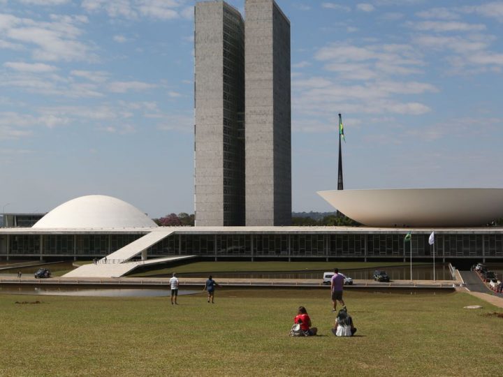 Bancada feminina encolhe no Senado; Câmara elege a maior da história