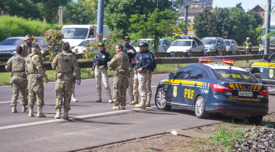 PRF faz 419 liberações de pistas no país, com 438 multas