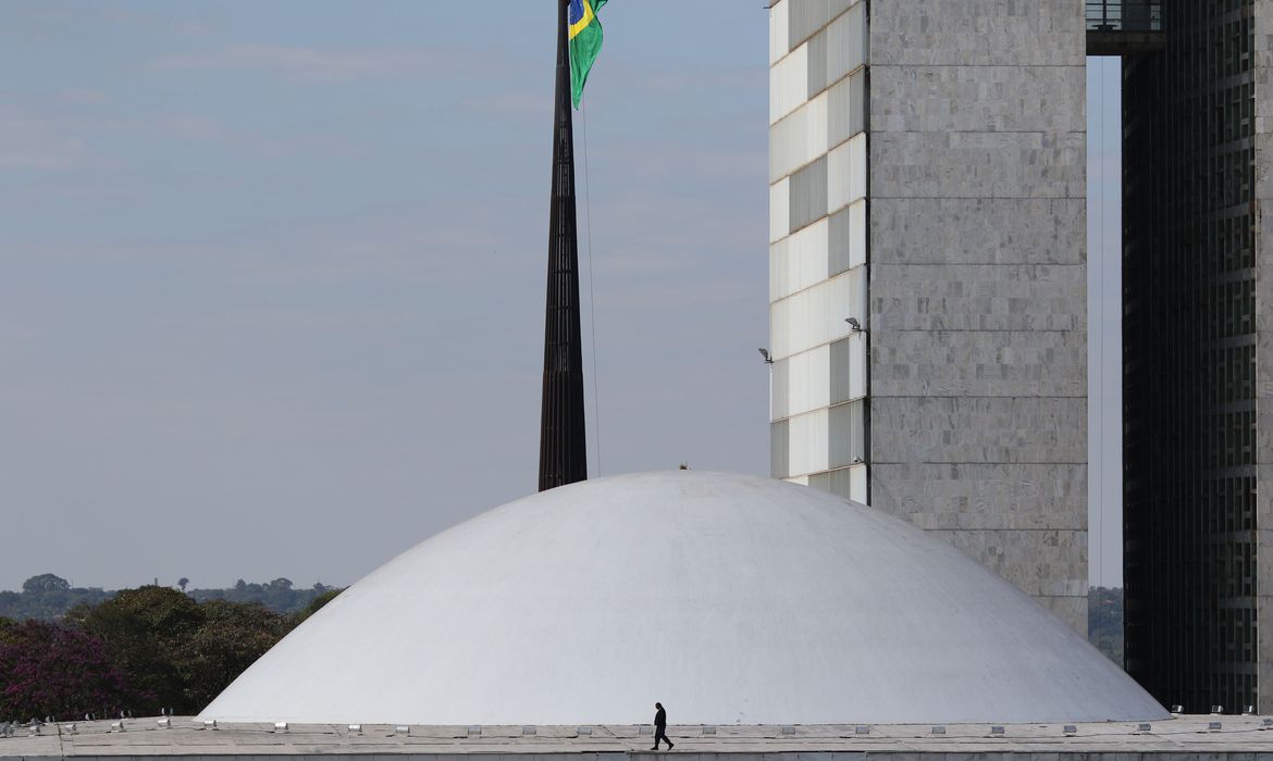 PEC da Transição é adiada por falta de consenso, diz relator