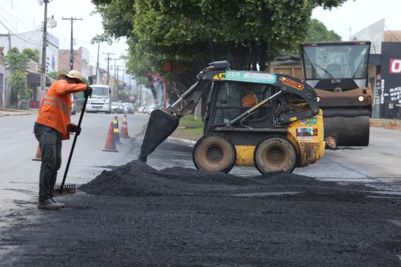 Ariquemes: Obras de infraestrutura do DER seguem nas ruas