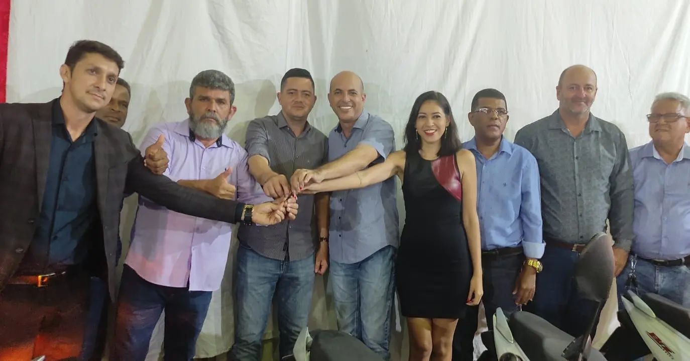 Deputado Crispin entrega unidade móvel odontológica e 19 motos para Santa Luzia