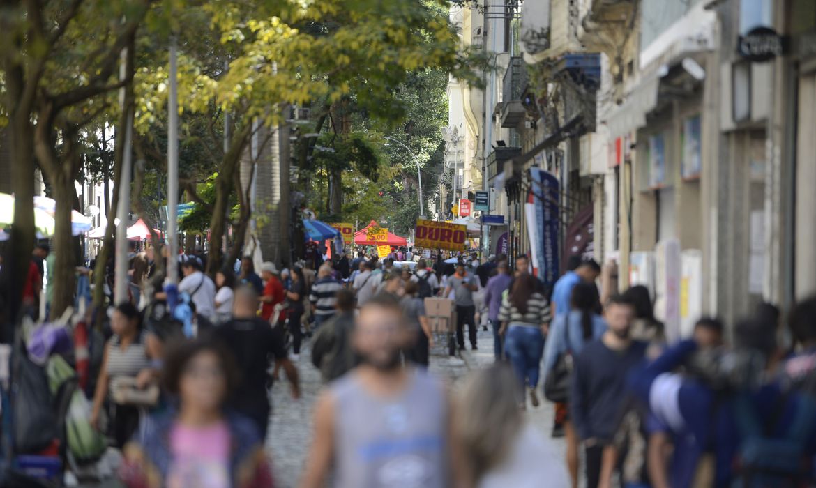 Casos de covid-19 seguem em queda no estado do Rio