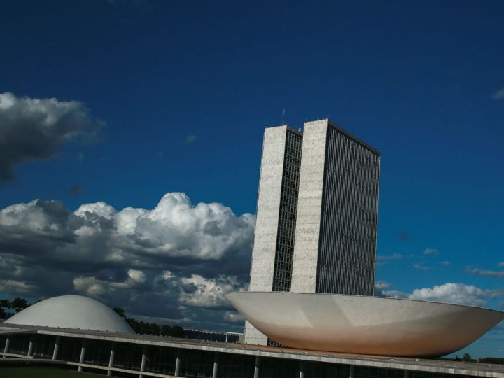 Congresso promulga PEC da Transição