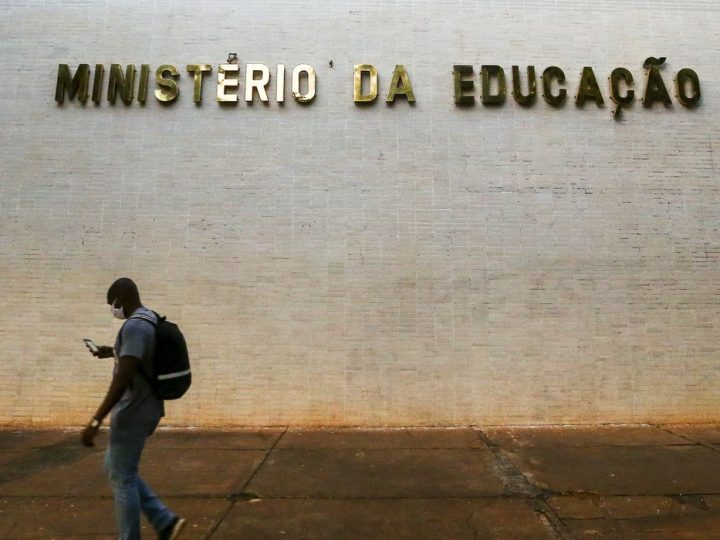 MEC revoga portaria sobre a abertura de cursos de medicina