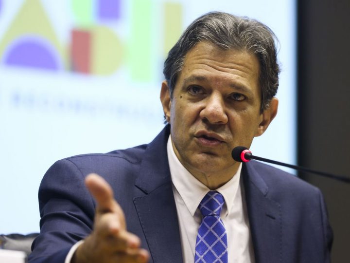 Haddad anuncia pacote de R$ 242,7 bi para melhorar contas públicas