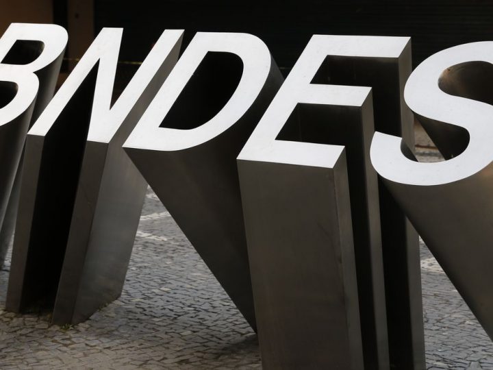 Conselho aprova nomes de Mercadante para presidente do BNDES