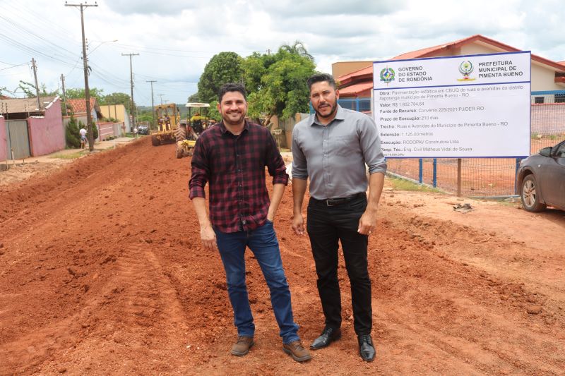 Jean Mendonça fiscaliza obras de pavimentação asfáltica no distrito Itaporanga e agradece Governo do Estado