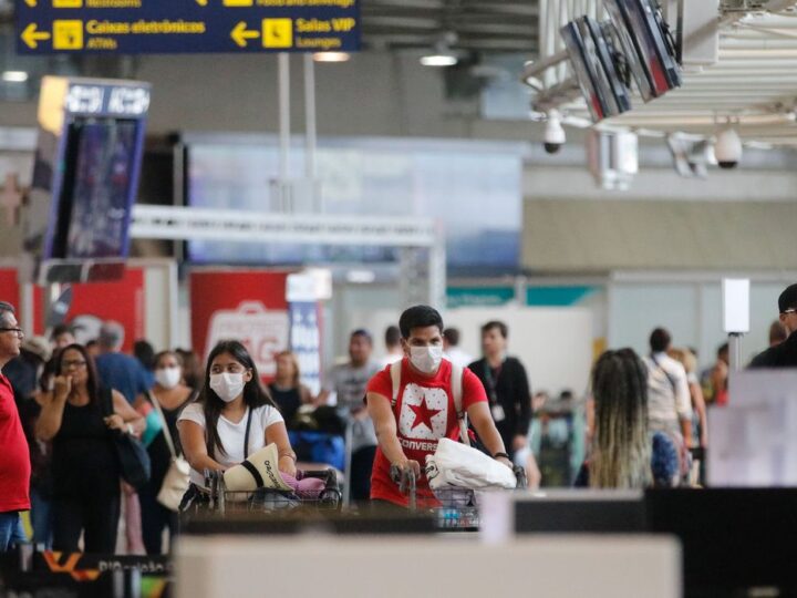 Anvisa derruba obrigatoriedade de máscaras em aeroportos e aviões