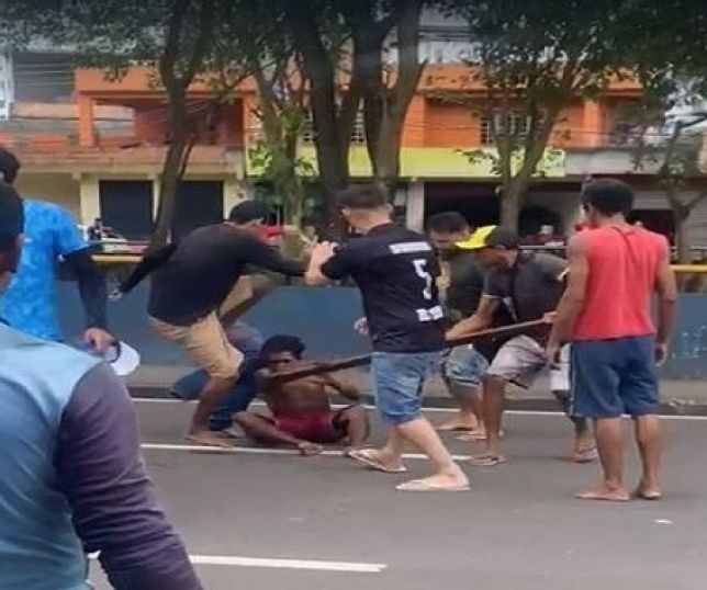 Assaltante é perseguido, capturado e espancado por grupo de populares no bairro da Compensa