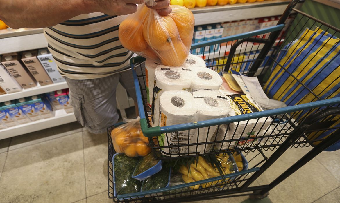 Classe C gasta um terço dos rendimentos com alimentação