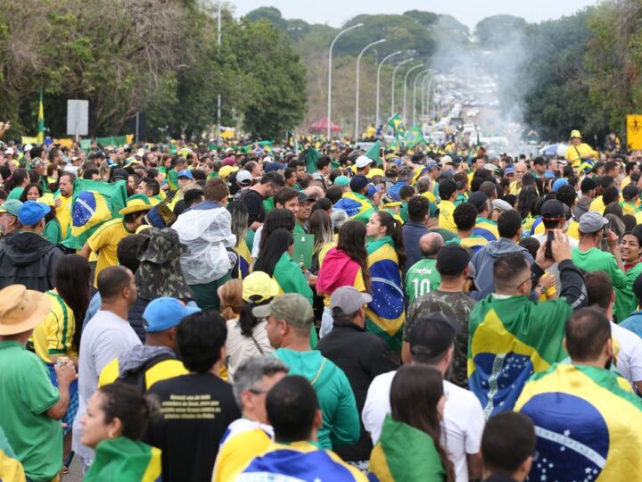 Mendonça vota contra tornar réus presos em frente ao QG do Exército