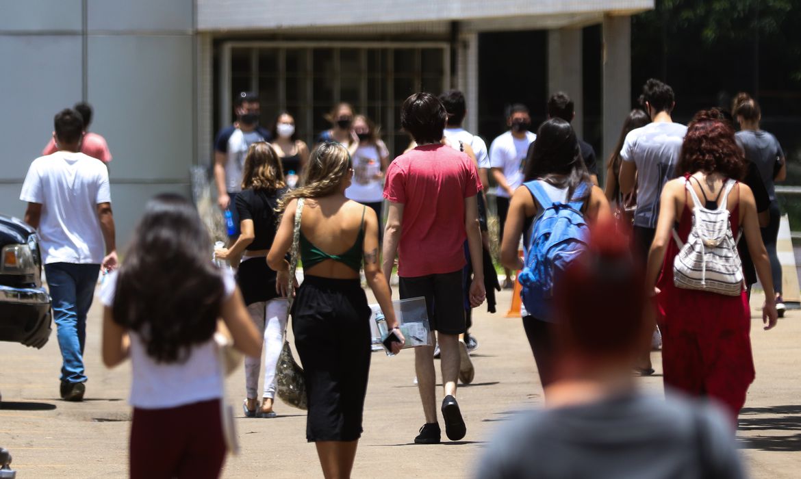 Problemas estruturais distanciam alunos do Enem, dizem especialistas