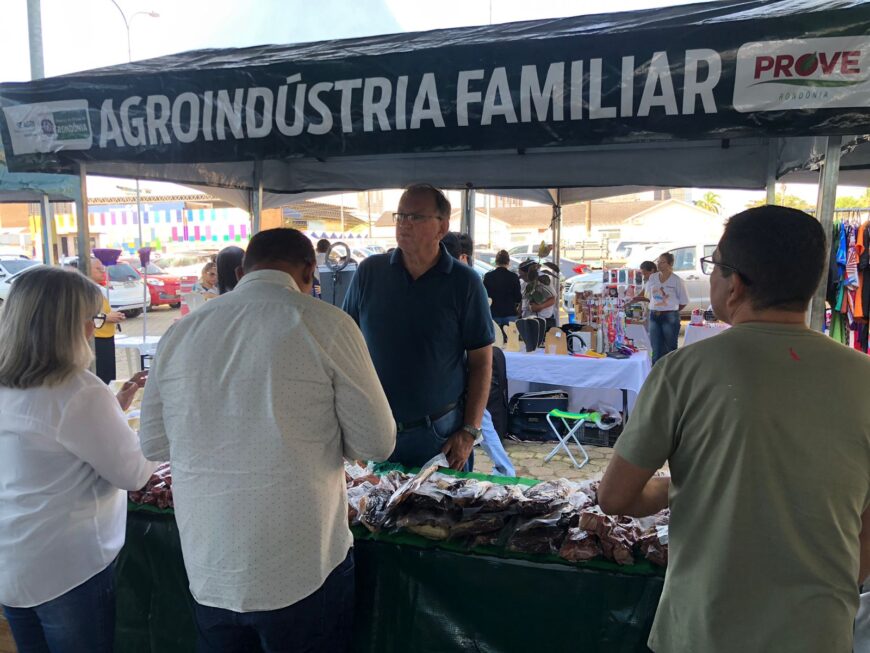 Exposição da agroindústria no Palácio Rio Madeira beneficia produtores familiares com uma renda extra todo mês