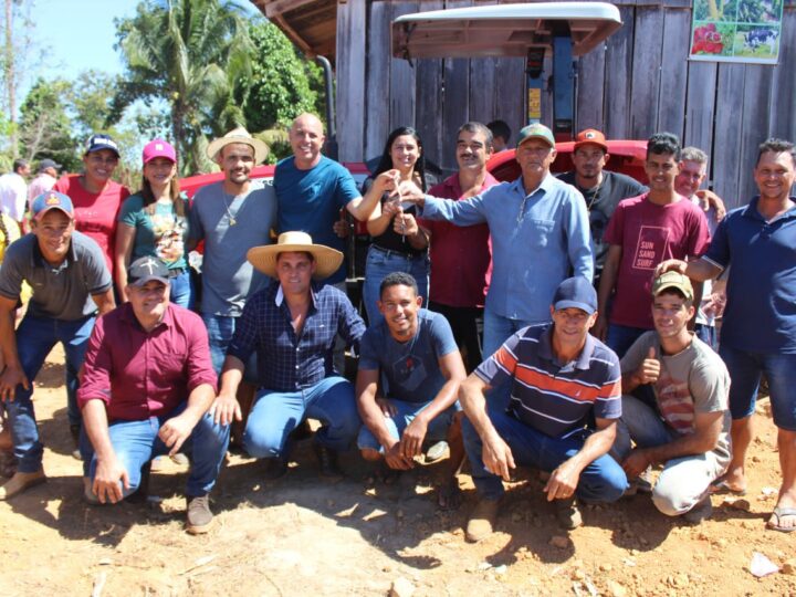 Seringueiras: Ismael Crispin fortalece agricultura familiar com entrega de implementos agrícolas