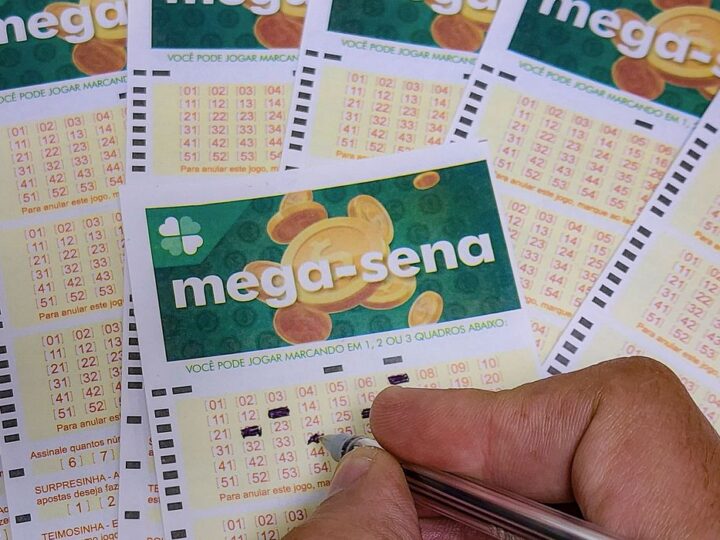 Ninguém acerta sorteio e prêmio da Mega-Sena acumula de novo