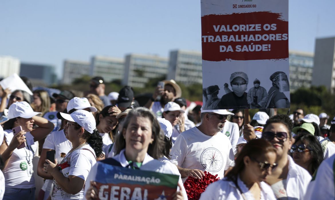 STF deve finalizar hoje julgamento sobre piso salarial da enfermagem