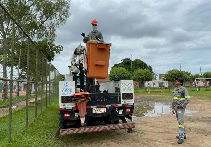 Vereador Everaldo Fogaça solicita troca de lâmpadas no campo de futebol e no conjunto Rio Jamari