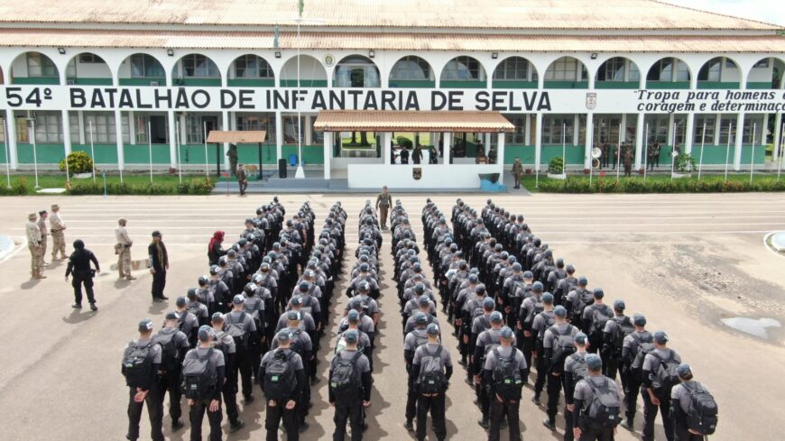 Técnicas de sobrevivência na selva são passadas pelo 54º BIS para alunos da Academia da Polícia Civil de Rondônia