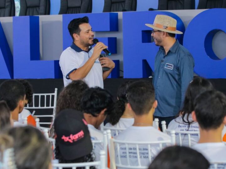 Marcelo Cruz valoriza importância do esporte em palestra para jovens no estande da Alero