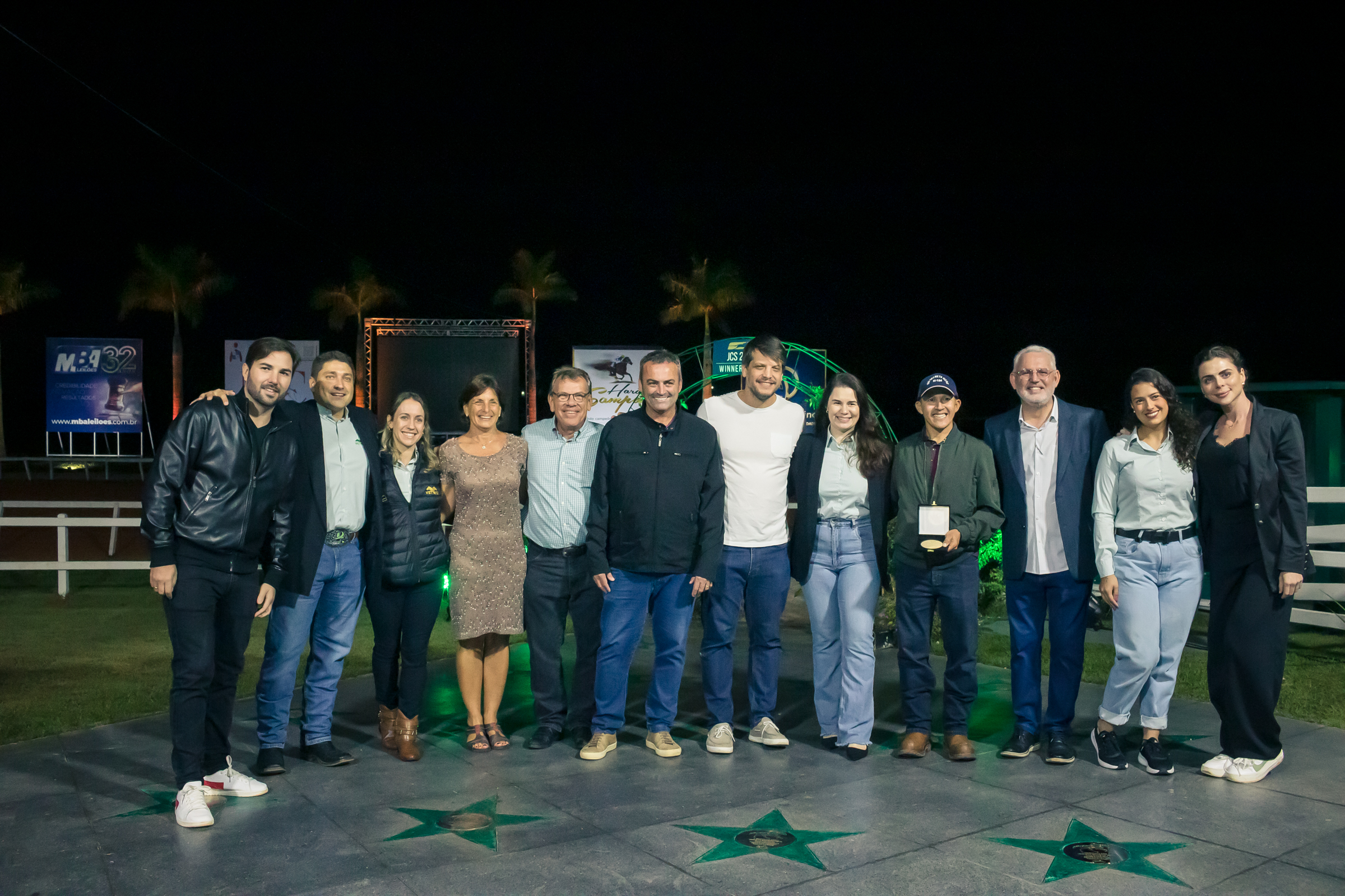 Vetnil homenageia líderes do Turfe Quartista de 2023 na 14ª edição da Calçada da Fama, no Jockey Club de Sorocaba