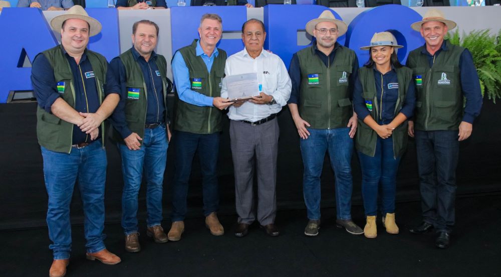 Deputado Marcelo Cruz presta homenagens a Assembleia de Deus em Ji-Paraná e personalidades