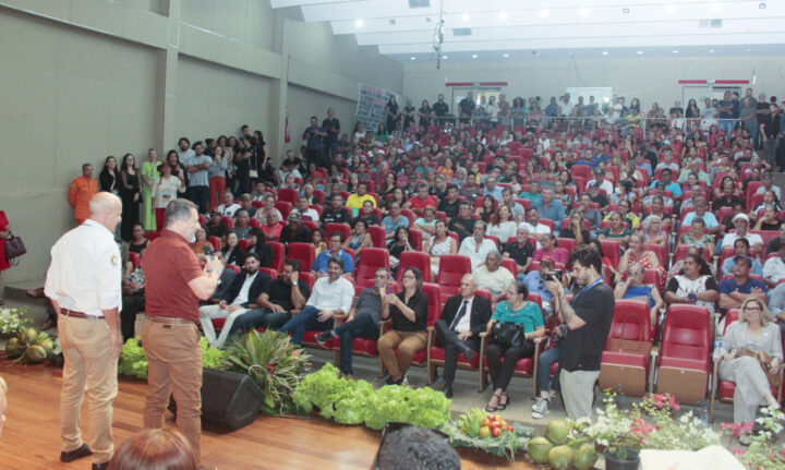 Porto Velho: Entrega de títulos definitivos pelo governo de RO marca novo ciclo de progresso para famílias chacareiras