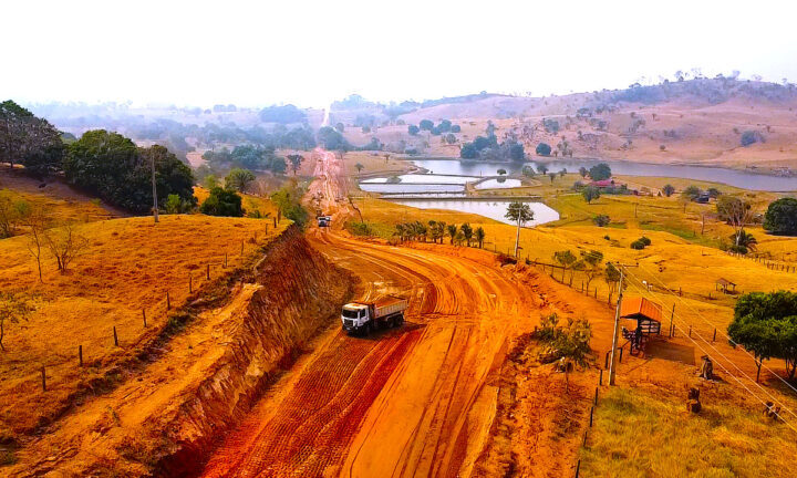 Obras de melhorias na RO-135 asseguram mobilidade e escoamento da produção na região da Zona da Mata