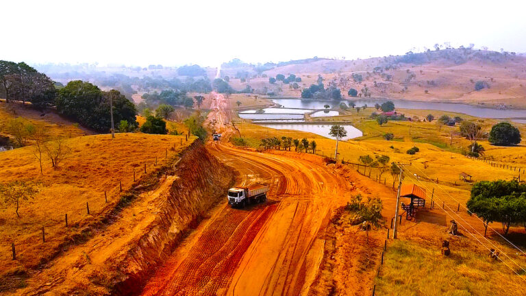 Obras de melhorias na RO-135 asseguram mobilidade e escoamento da produção na região da Zona da Mata