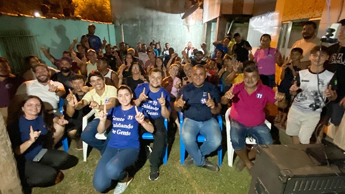 Dr. Wesley Araújo realiza caminhada no Bairro Jardim Acácia em Chupinguaia