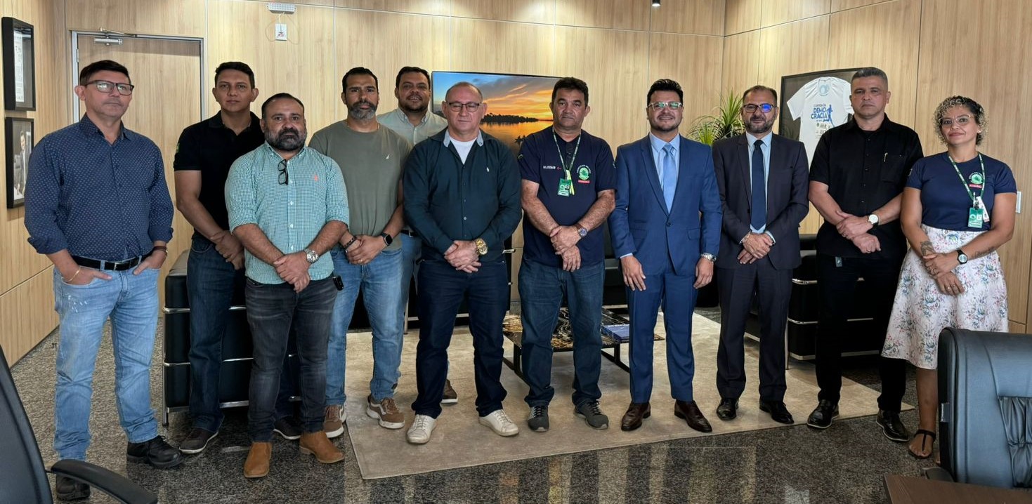 Deputado Marcelo Cruz e representantes sindicais debatem processo licitatório para vigilantes escolares