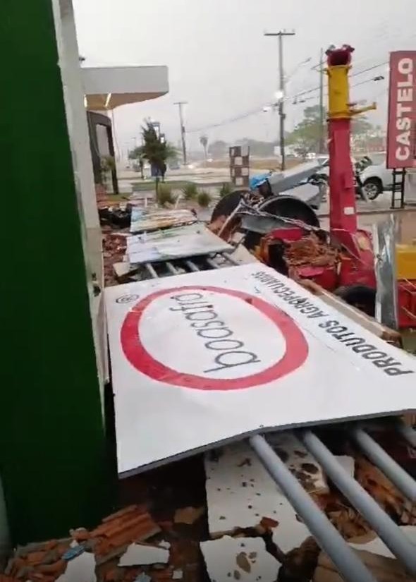 Temporal causa estragos em Vilhena