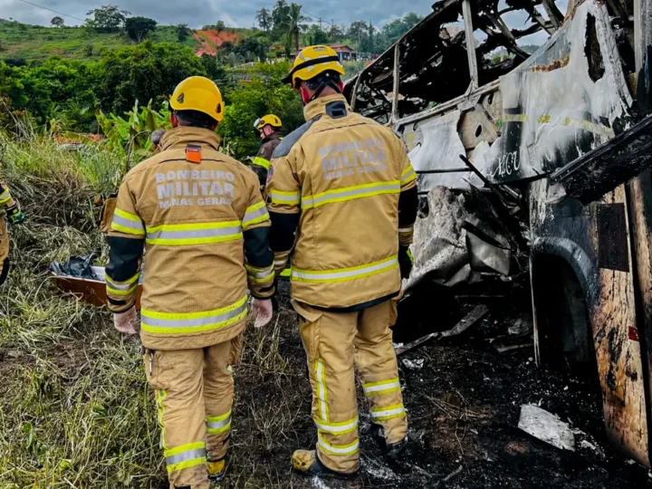 Polícia identifica 26 das 41 vítimas do acidente em Teófilo Otoni