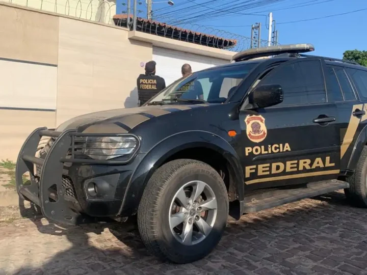 Polícia Federal desarticula esquema bilionário de tráfico de drogas