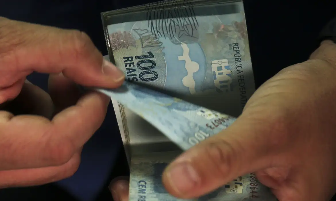 Crédito bancário deve crescer 10,6% neste ano e 9,6% em 2025, prevê BC