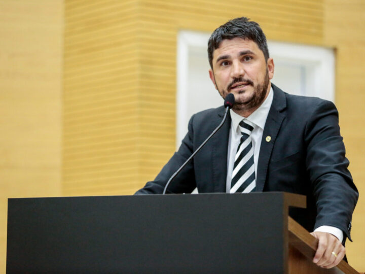 Deputado Jean Mendonça entrega nota de empenho para a liberação de recursos para saúde de Pimenta Bueno