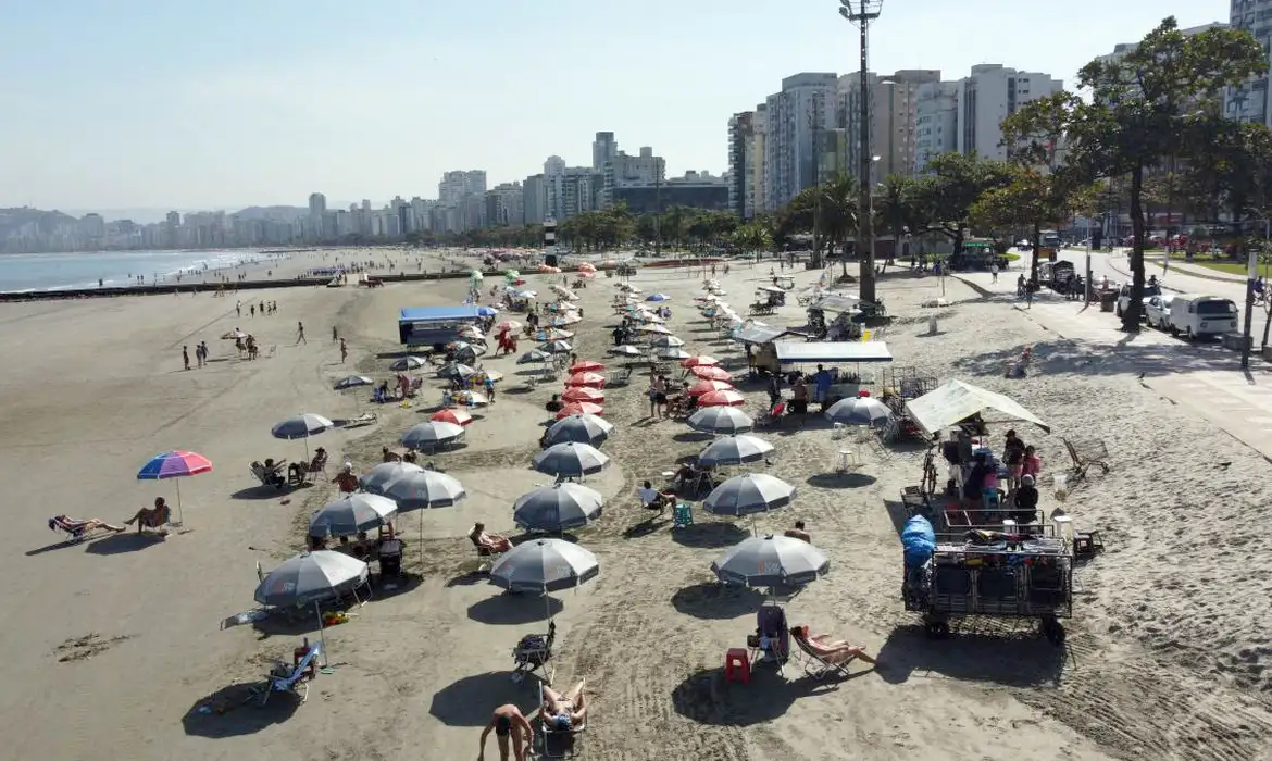 SP: governo recomenda que banhistas evitem mar por 24 horas após chuva