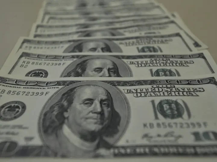 Contas externas têm saldo negativo de US$ 56 bilhões em 2024