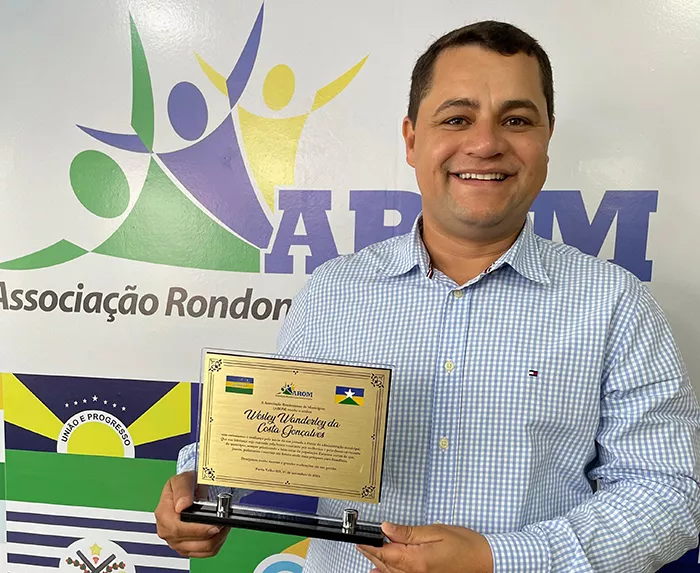 Prefeito de Chupinguaia, Dr. Wesley Araújo, visita a AROM e utiliza benefícios exclusivos para associados