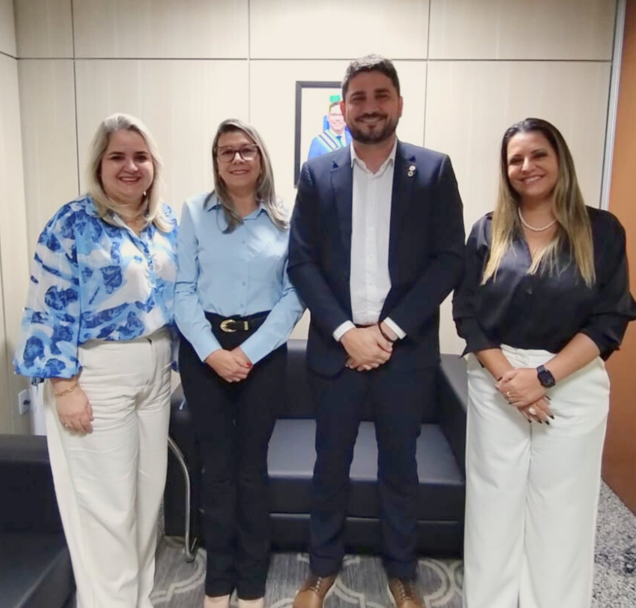 Acompanhado da prefeita Marcilene, Jean Mendonça busca parceria com o Governo para realizar obras em escola de Pimenta Bueno