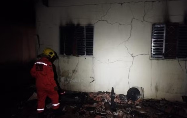 Jaru: Mulher morre carbonizada dentro da própria casa durante incêndio