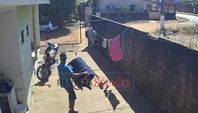 Vídeo mostra furto de lavadora de roupas em quitinetes no Parque Cidade Jardim I, em Vilhena